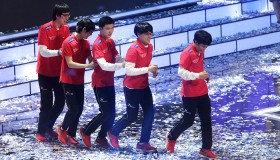 英雄联盟全球总决赛：T1决赛胜率70%对阵BLG破局策略，Faker决赛表现与MSI小组赛成关键看点